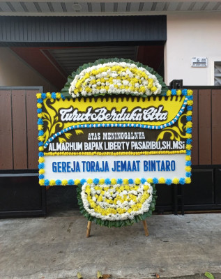 Papan Bunga Duka di Basa Ampek Balai Tapan